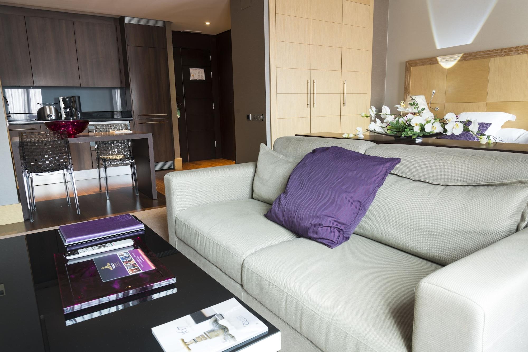 Nexus & Hotel 4*