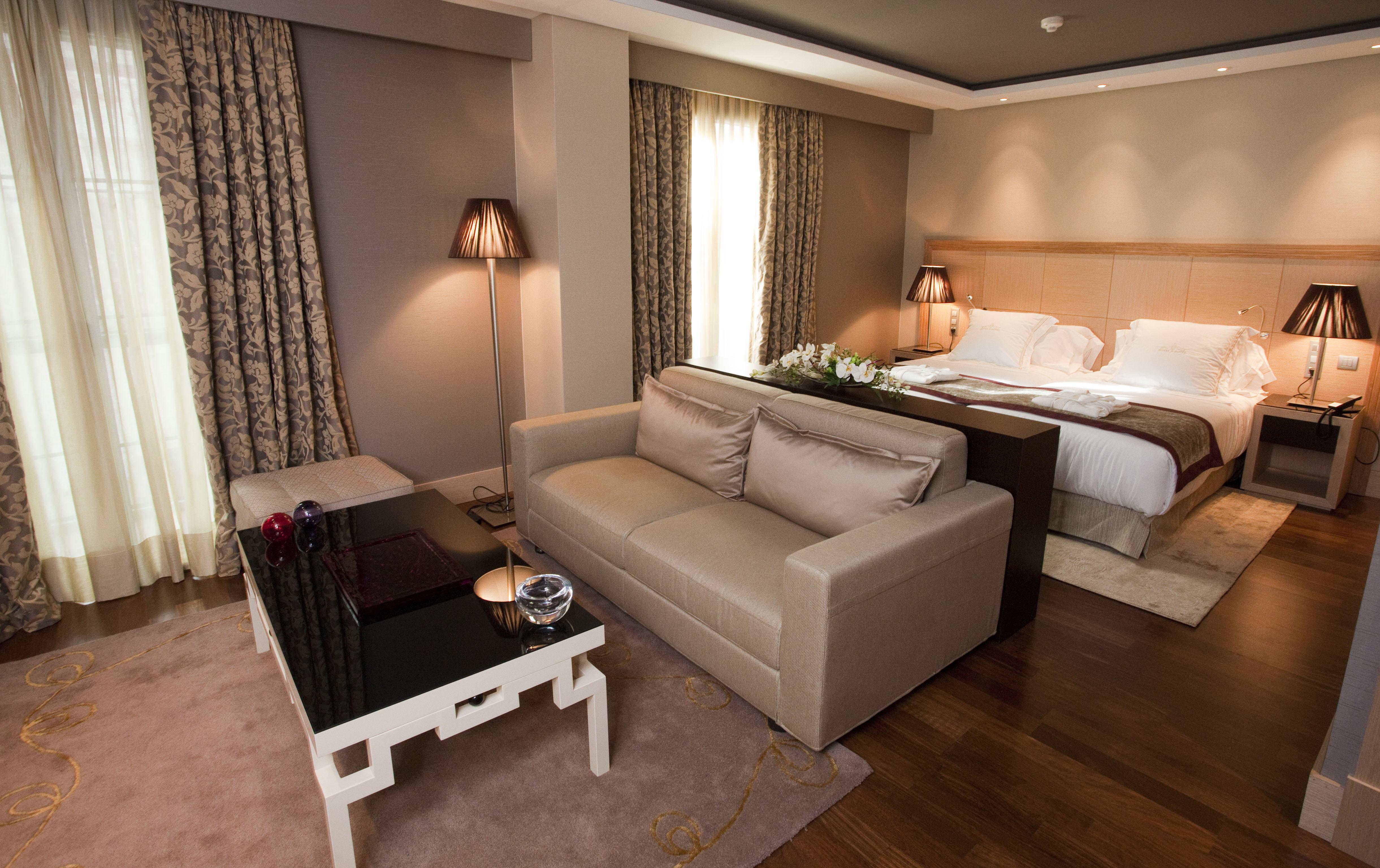 Nexus & Hotel 4*