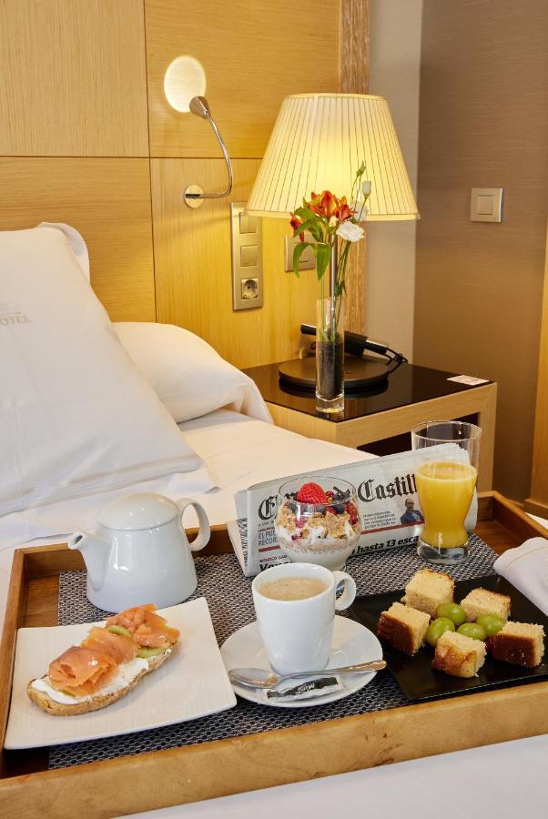 Nexus & Hotel 4*