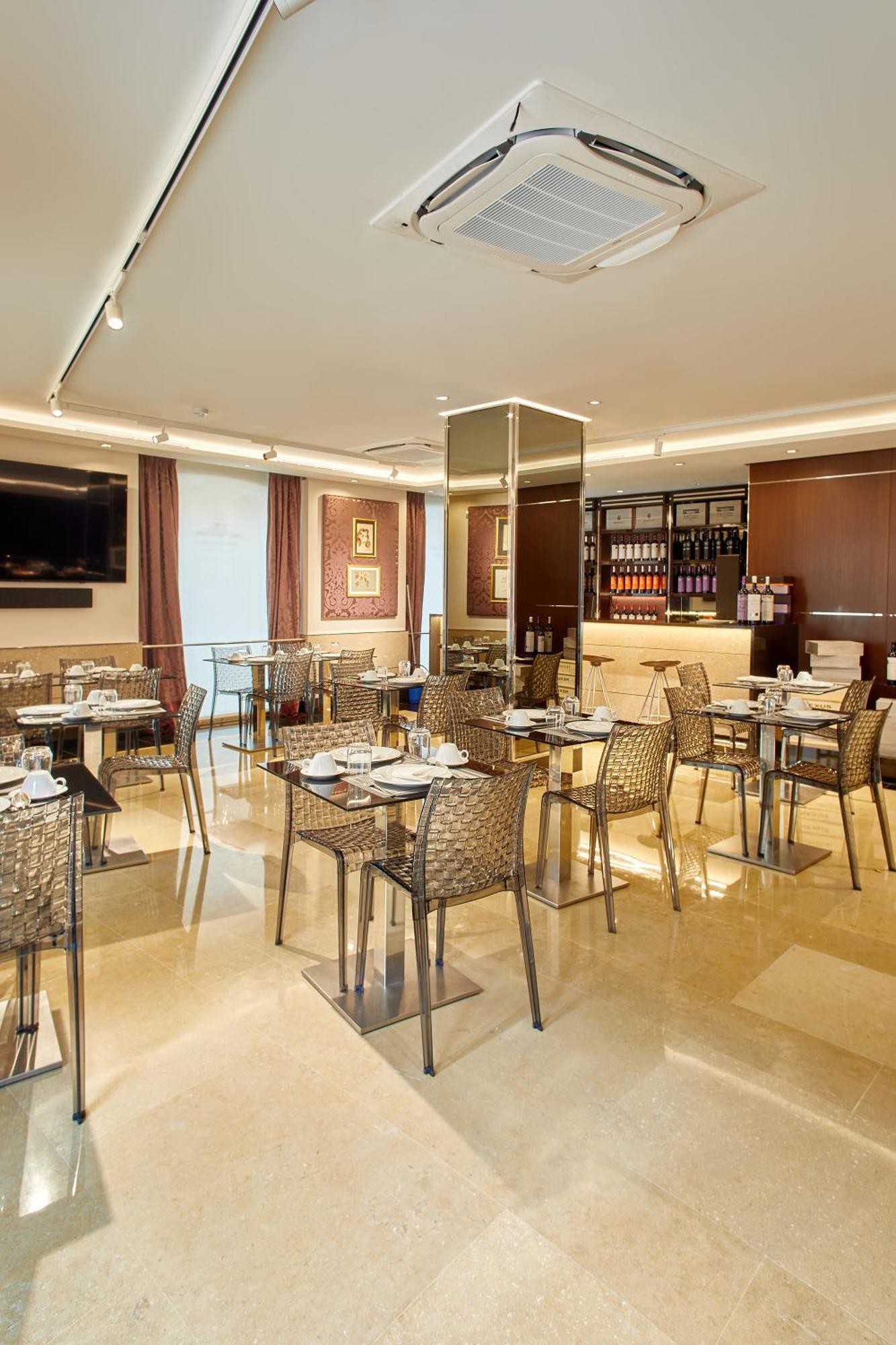 Nexus & Hotel 4*